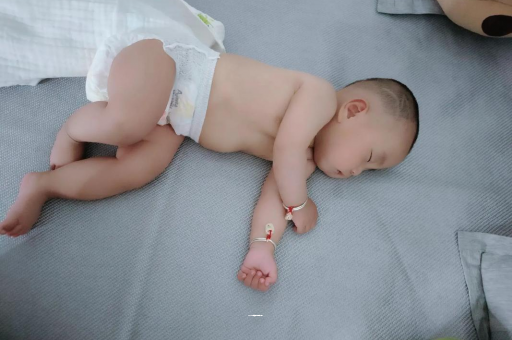 曹县孕妇显怀早的原因
